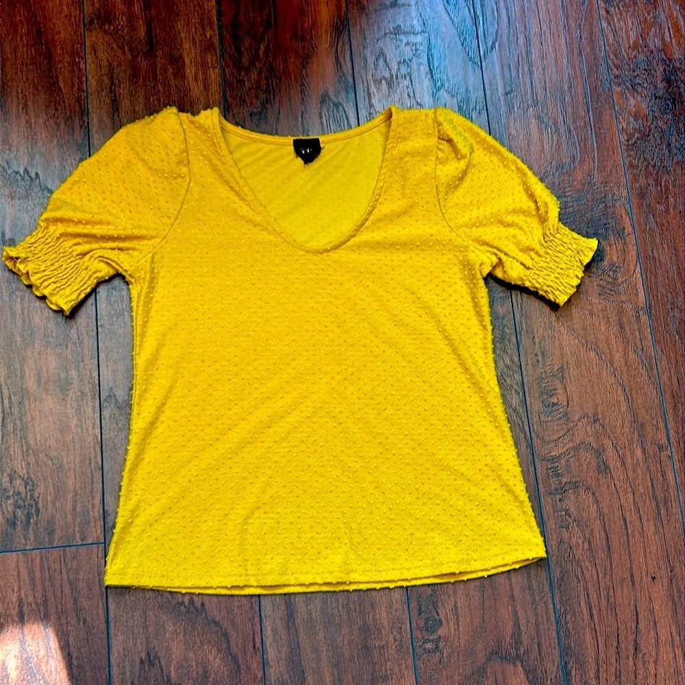 W5 textured puff sleeve swiss dot top small